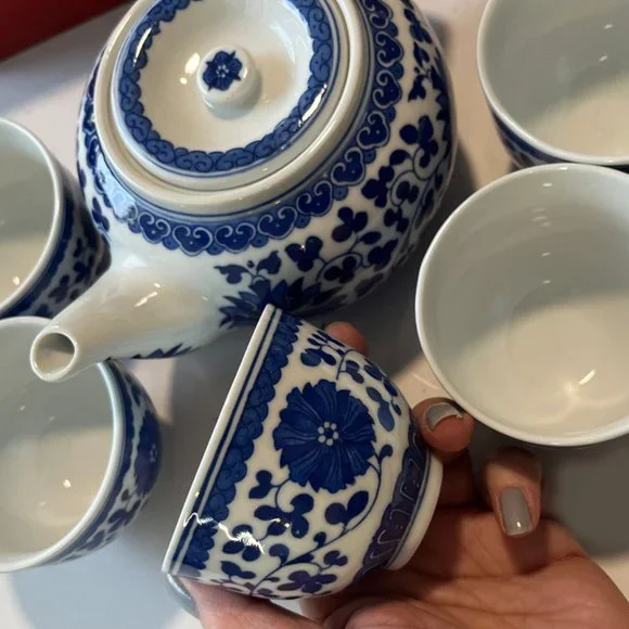 Vintage Chinese Teapot/Six Teacups in Display Case, Blue & White, REDUCED! - Picture 3 of 11